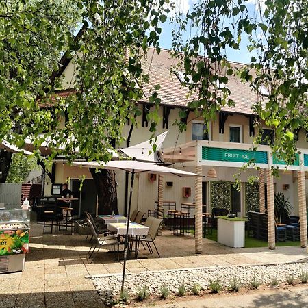 Villa Italia Guest House Siofok Ngoại thất bức ảnh